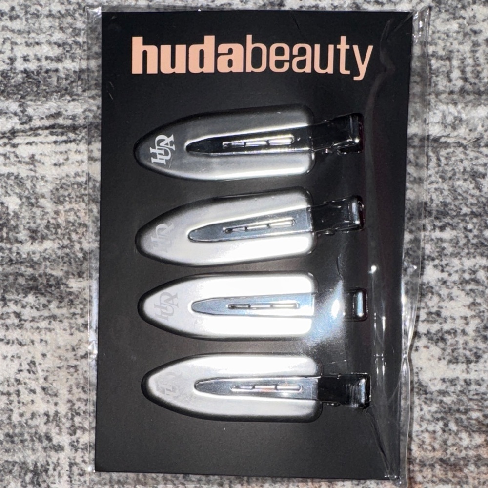 HUDA BEAUTY Metallic Silver Hair Clips